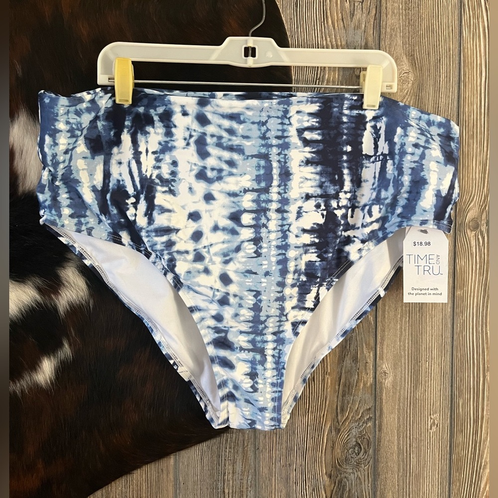 Time and Tru size 2X blue tie dyed bikini bottoms new with tags
